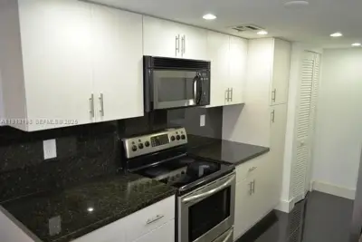 290 174th St #M10, Sunny Isles Beach: photo 1 of 23