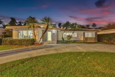 1241 Hollywood Blvd, Hollywood: photo 1 of 79
