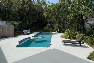 2415 Laurel Ln, Palm Beach Gardens: photo 1 of 20