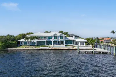 101 Bowsprit Dr, North Palm Beach: photo 1 of 63