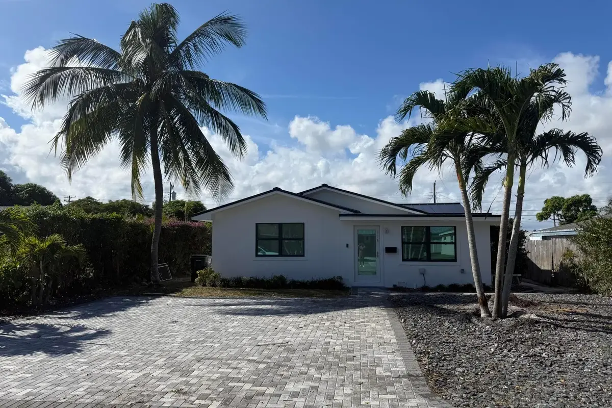 320 NW 3rd Ave, Delray Beach: photo 1 of 28