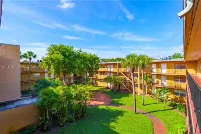 1330 W 54th St #302C, Hialeah: photo 1 of 20