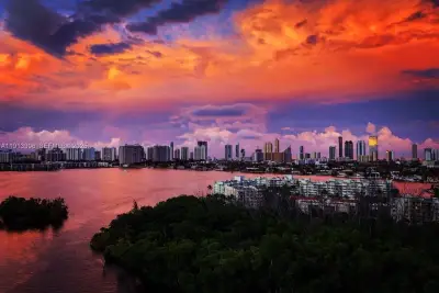 16385 Biscayne Blvd #3003, North Miami Beach: photo 1 of 9