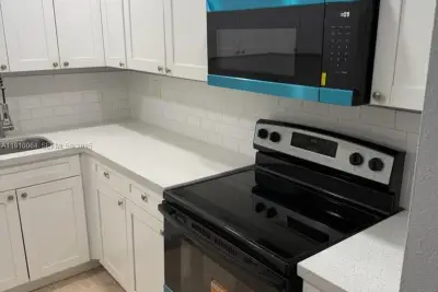 1805 W 56th St #412, Hialeah: photo 1 of 20