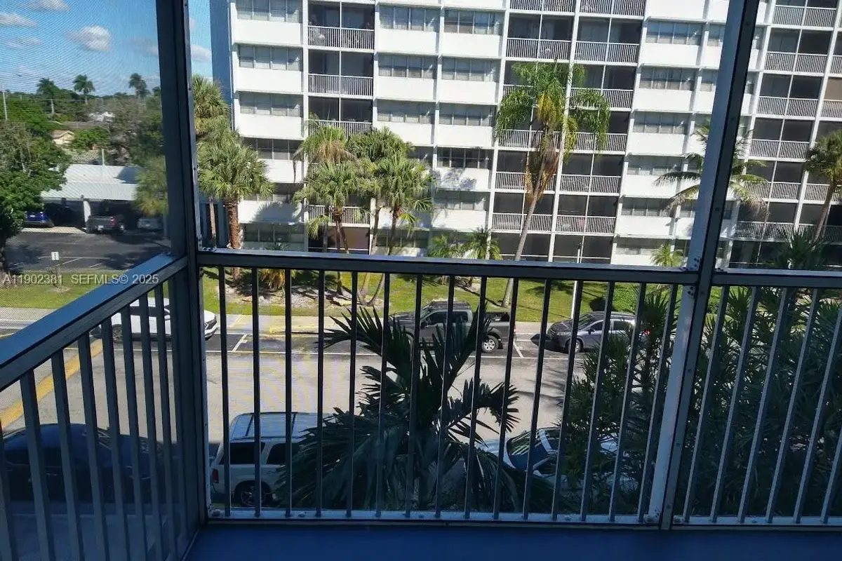 700 NW 214th St #403, Miami Gardens: photo 1 of 15