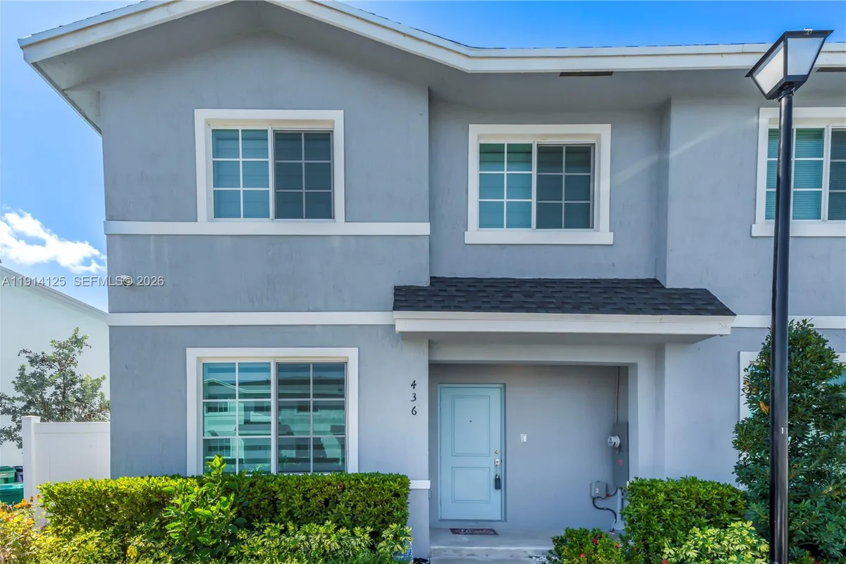 436 NW 11th Ave, Florida City: photo 1 of 27