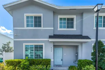 436 NW 11th Ave, Florida City: photo 1 of 27