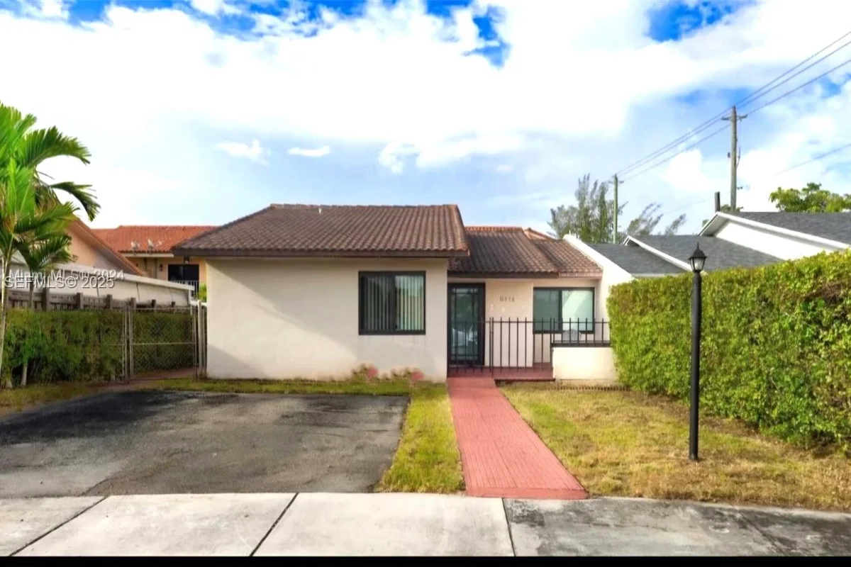 11570 SW 5th St, Sweetwater: photo 1 of 16