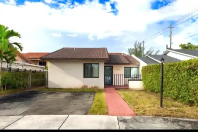 11570 SW 5th St, Sweetwater: photo 1 of 16