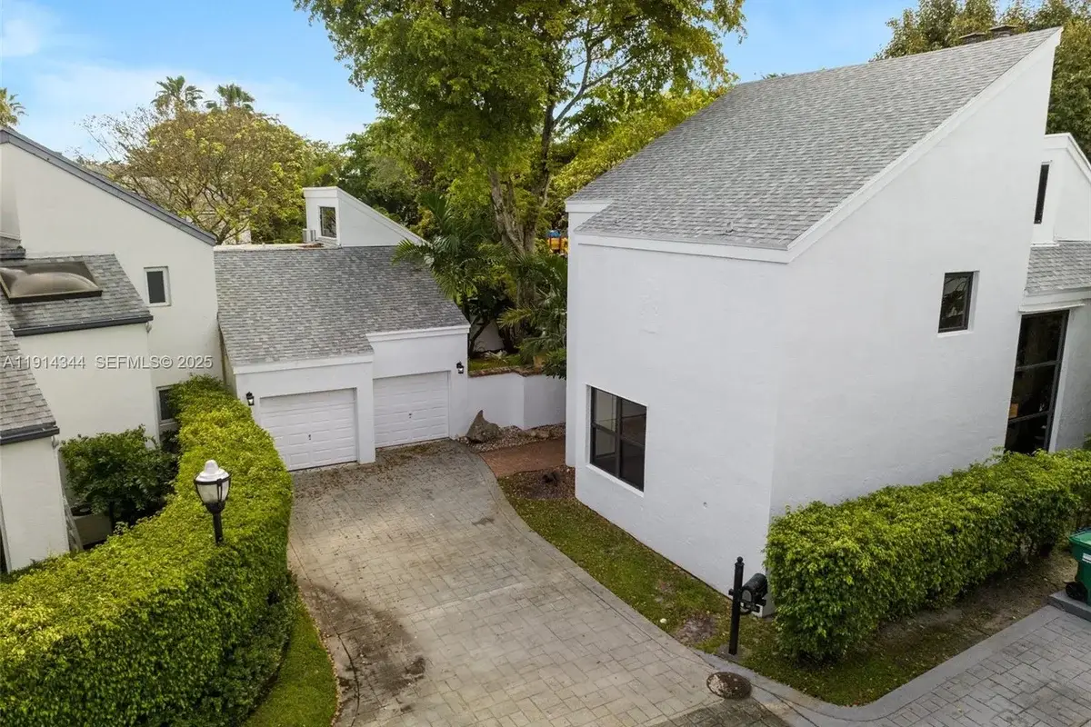 20215 W Oak Haven Cir, Miami: photo 1 of 89