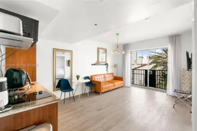 1060 Ocean Dr #D307, Miami Beach: photo 1 of 41