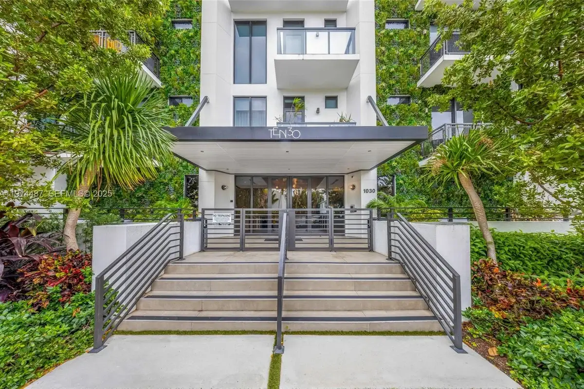 1030 15th St #306, Miami Beach: photo 1 of 77