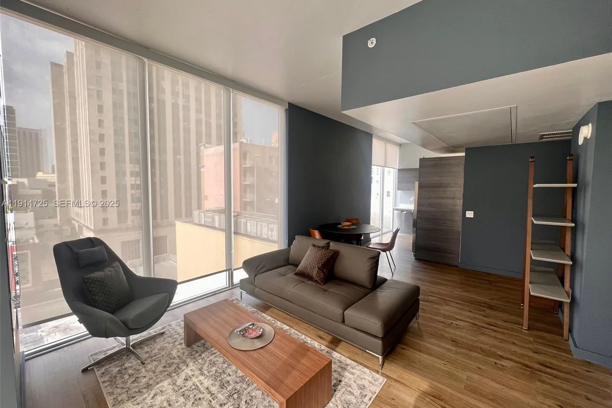 151 SE 1st St #810, Miami: photo 1 of 21