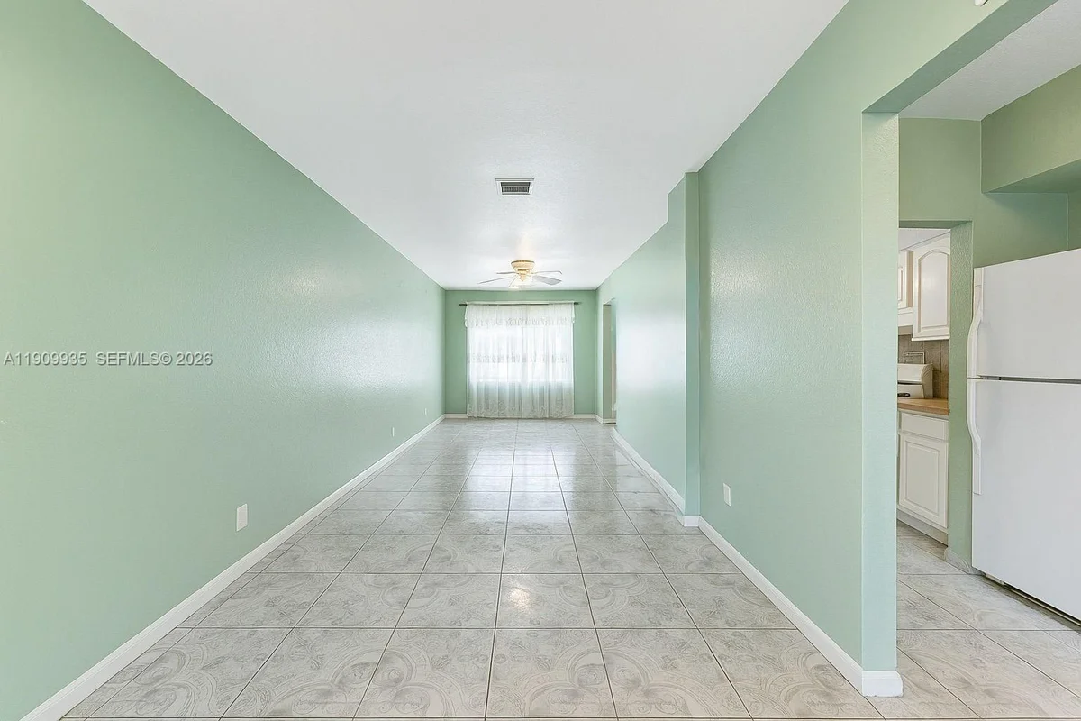 427 NW 84th Ter, Miami: photo 1 of 42
