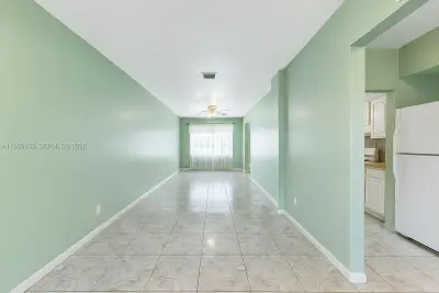 427 NW 84th Ter, Miami: photo 1 of 42