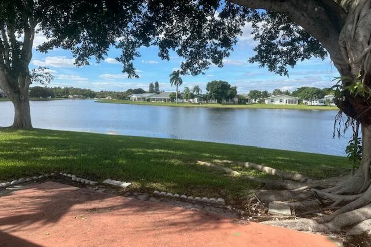 5195 Nicholas Dr, West Palm Beach: photo 1 of 17
