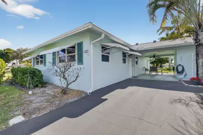 634 Hummingbird Ln, Delray Beach: photo 1 of 37