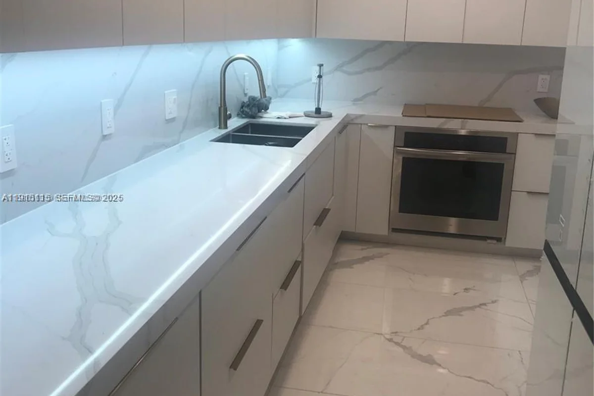 10185 Collins Ave #516, Bal Harbour: photo 1 of 7
