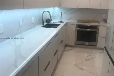 10185 Collins Ave #516, Bal Harbour: photo 1 of 7
