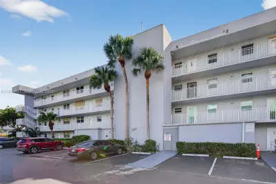 115 Royal Park Dr #2C, Oakland Park: photo 1 of 33