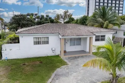 640 NE 168th St, North Miami Beach: photo 1 of 74