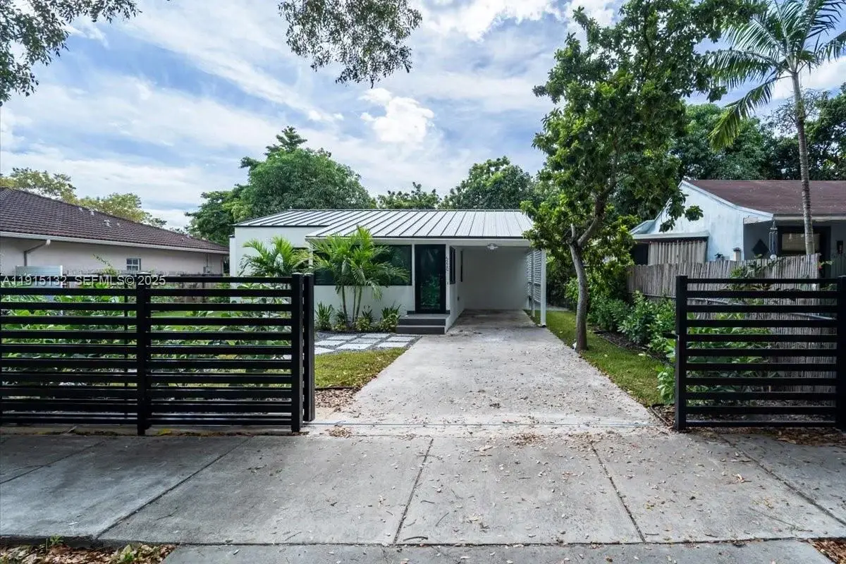 5220 SW 6 St, Miami: photo 1 of 56
