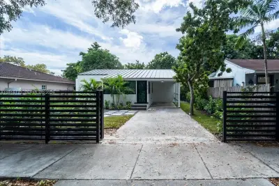 5220 SW 6 St, Miami: photo 1 of 56