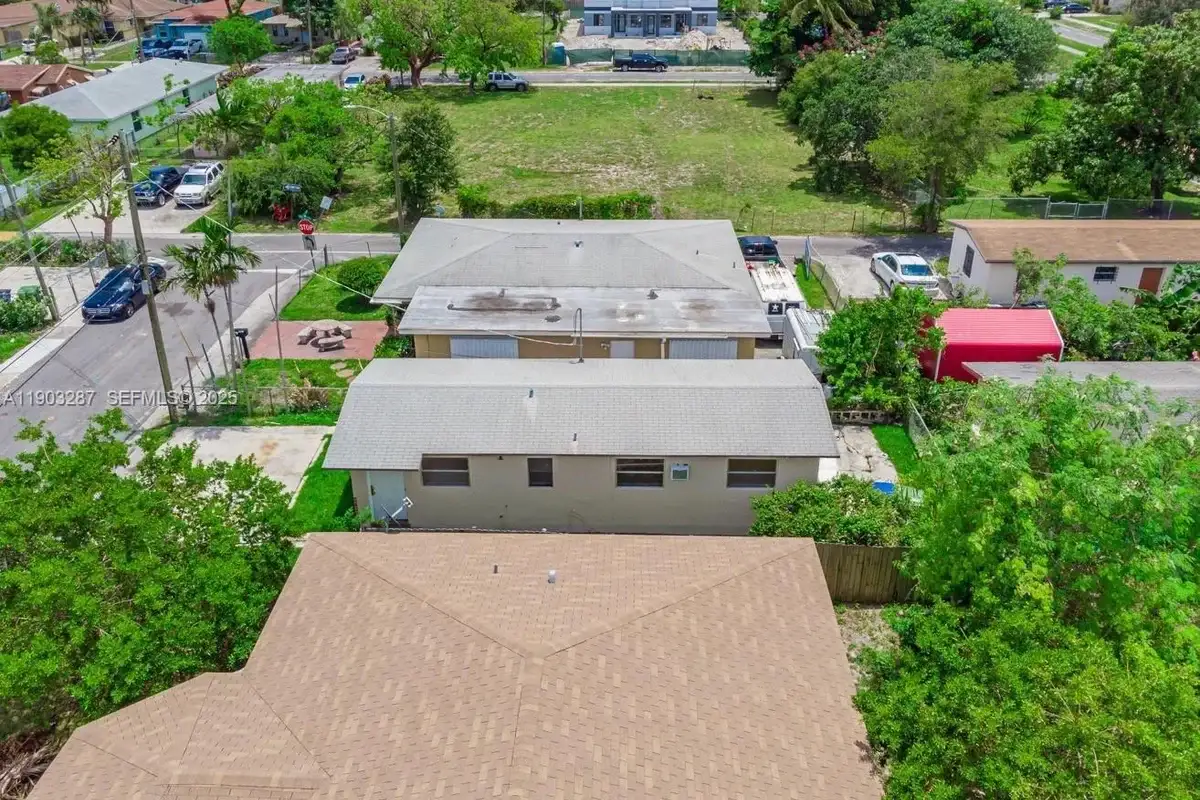 805 NW 3rd Ter #1, Hallandale Beach: photo 1 of 47