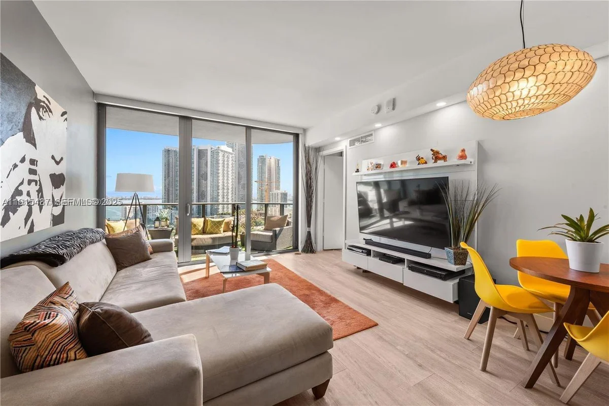 121 NE 34th St #1705, Miami: photo 1 of 31