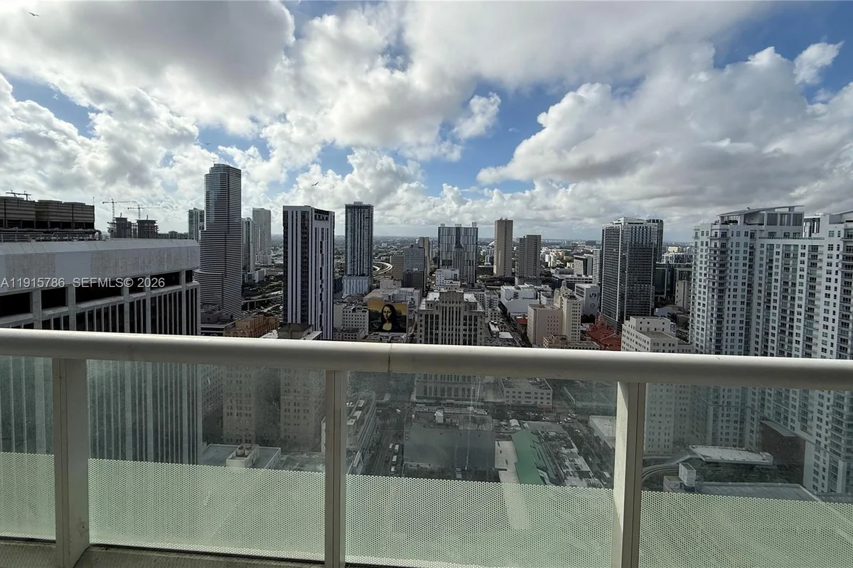 50 Biscayne Blvd #3911, Miami: photo 1 of 18