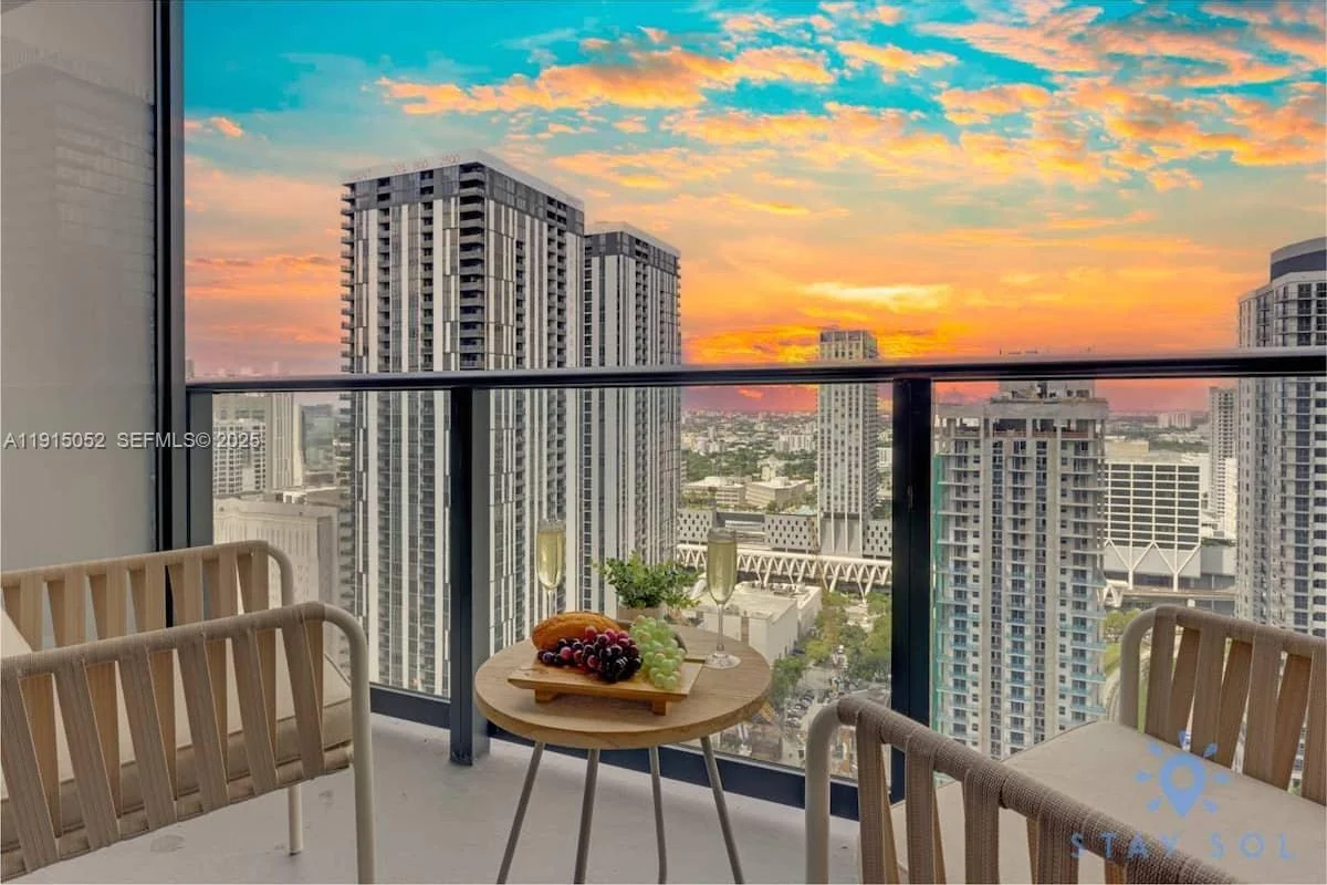159 NE 6th St #3004, Miami: photo 1 of 24