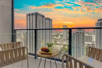 159 NE 6th St #3004, Miami: photo 1 of 24