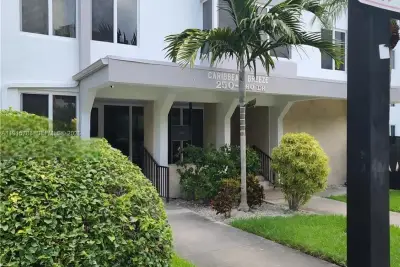 250 180th Dr #510, Sunny Isles Beach: photo 1 of 26