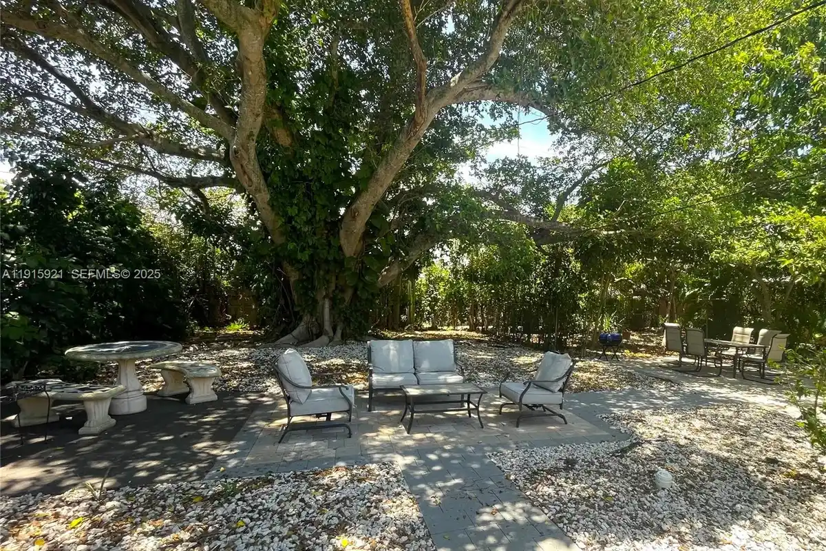 1211 NE 15th Ave #1, Fort Lauderdale: photo 1 of 11