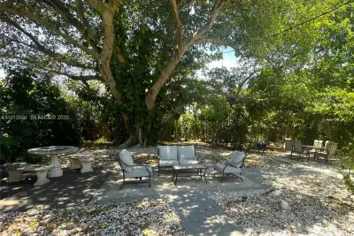 1211 NE 15th Ave #1, Fort Lauderdale: photo 1 of 11