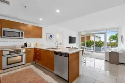 3250 NE 1st Ave #605, Miami: photo 1 of 62