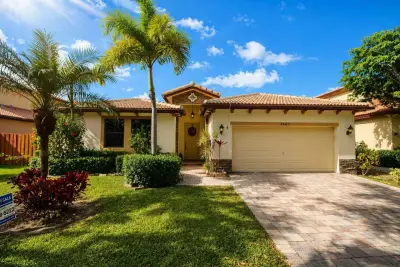 3663 SE 2nd Dr, Homestead: photo 1 of 34
