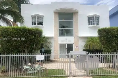 1526 Pennsylvania Ave #19, Miami Beach: photo 1 of 17