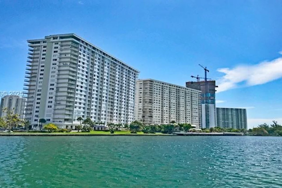 500 Bayview Dr #125, Sunny Isles Beach: photo 1 of 28