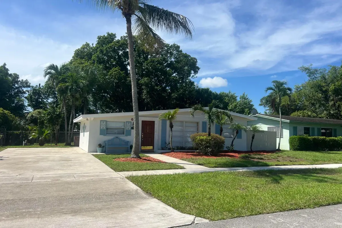 4052 Collin Dr, West Palm Beach: photo 1 of 18