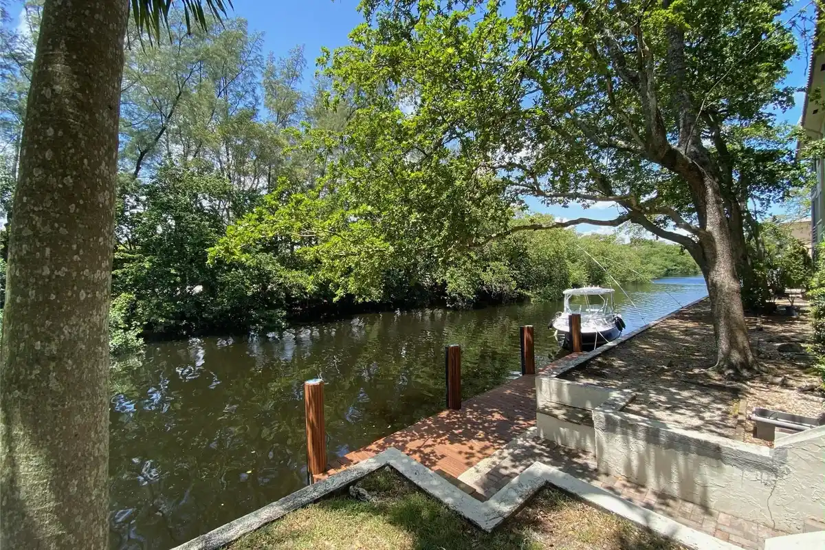 1400 NE 57th St #104, Fort Lauderdale: photo 1 of 12