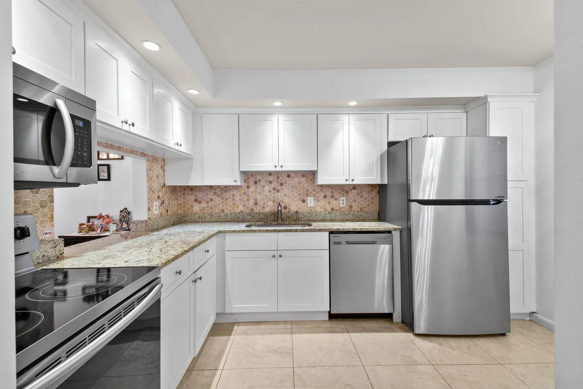 140 Lake Nancy Ln #112, West Palm Beach: photo 1 of 32