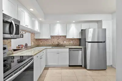 140 Lake Nancy Ln #112, West Palm Beach: photo 1 of 32