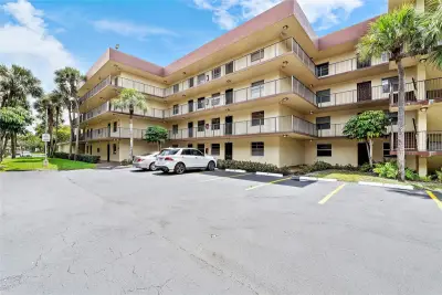 3141 NW 47th Ter #130, Lauderdale Lakes: photo 1 of 14