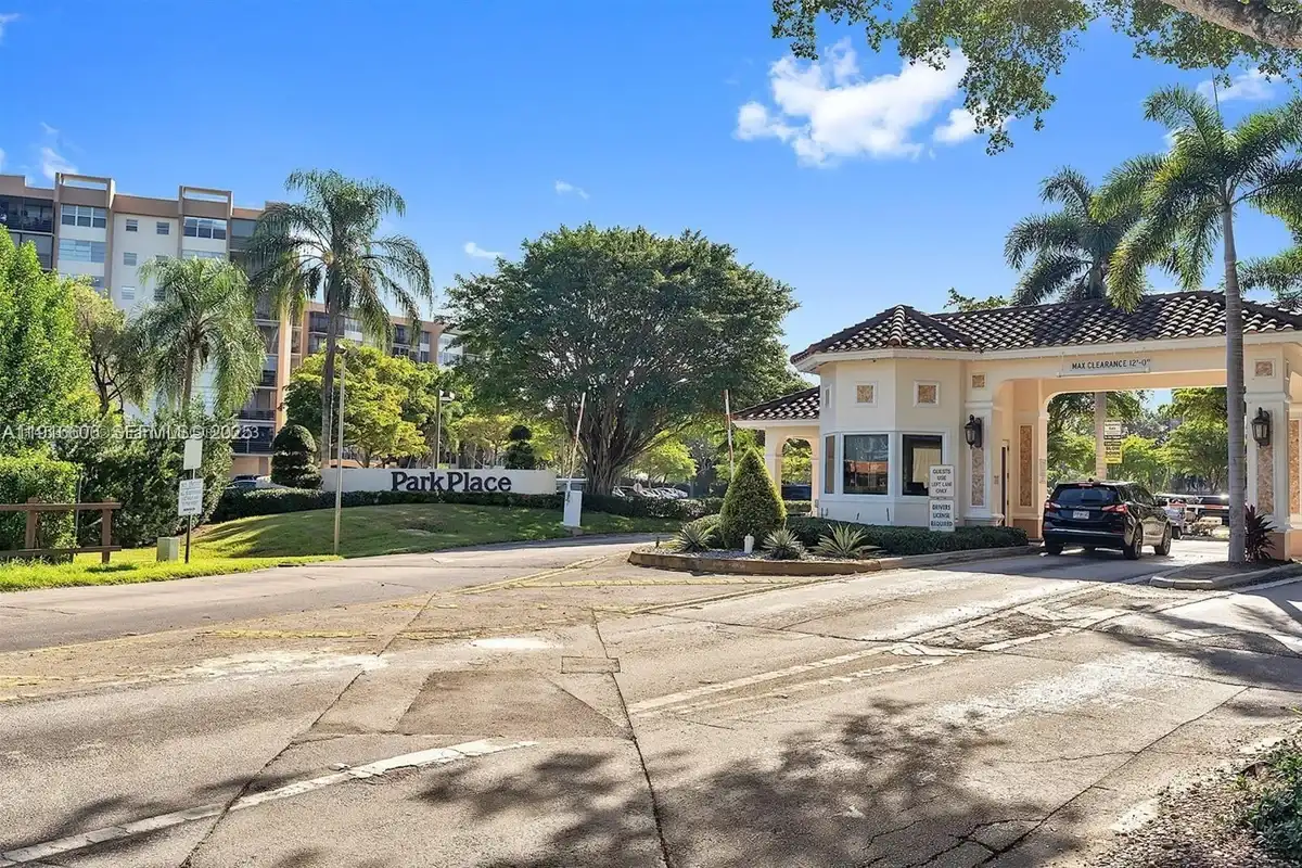 1300 Saint Charles Pl #L12, Pembroke Pines: photo 1 of 37