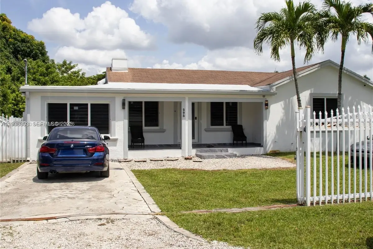 295 NE 150th St, Miami: photo 1 of 38