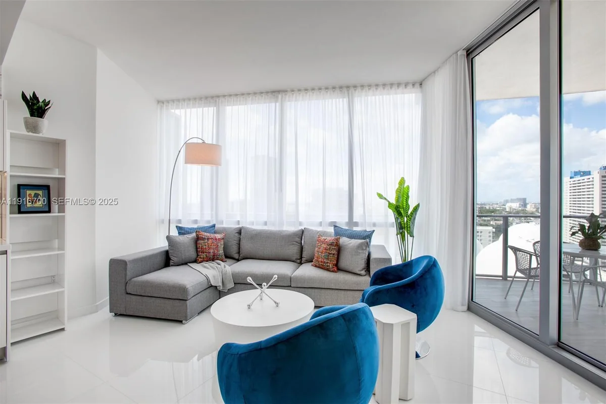 851 NE 1st Ave #1810, Miami: photo 1 of 26