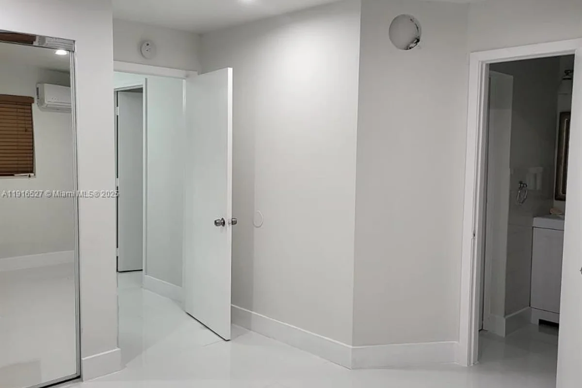 9375 SW 40th Ter #203, Miami: photo 1 of 7