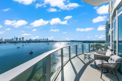17301 Biscayne Blvd #811, North Miami Beach: photo 1 of 56