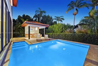 5831 Alton Rd, Miami Beach: photo 1 of 6